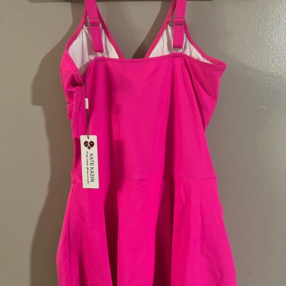 Vibrant Pink Sleeveless‎ shaping swimsuit - Picture 4 of 6